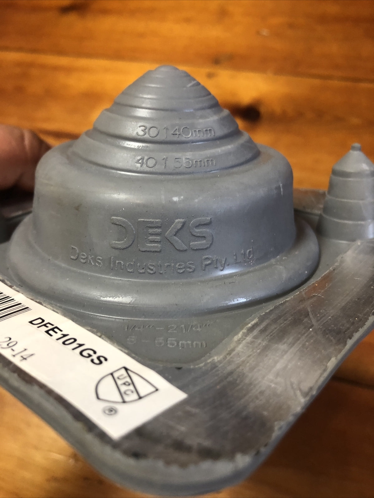 DEKS DFE101GS 5-55mm 0.25-2.25" EPDM Dektite Spring Roof Flashing Seal