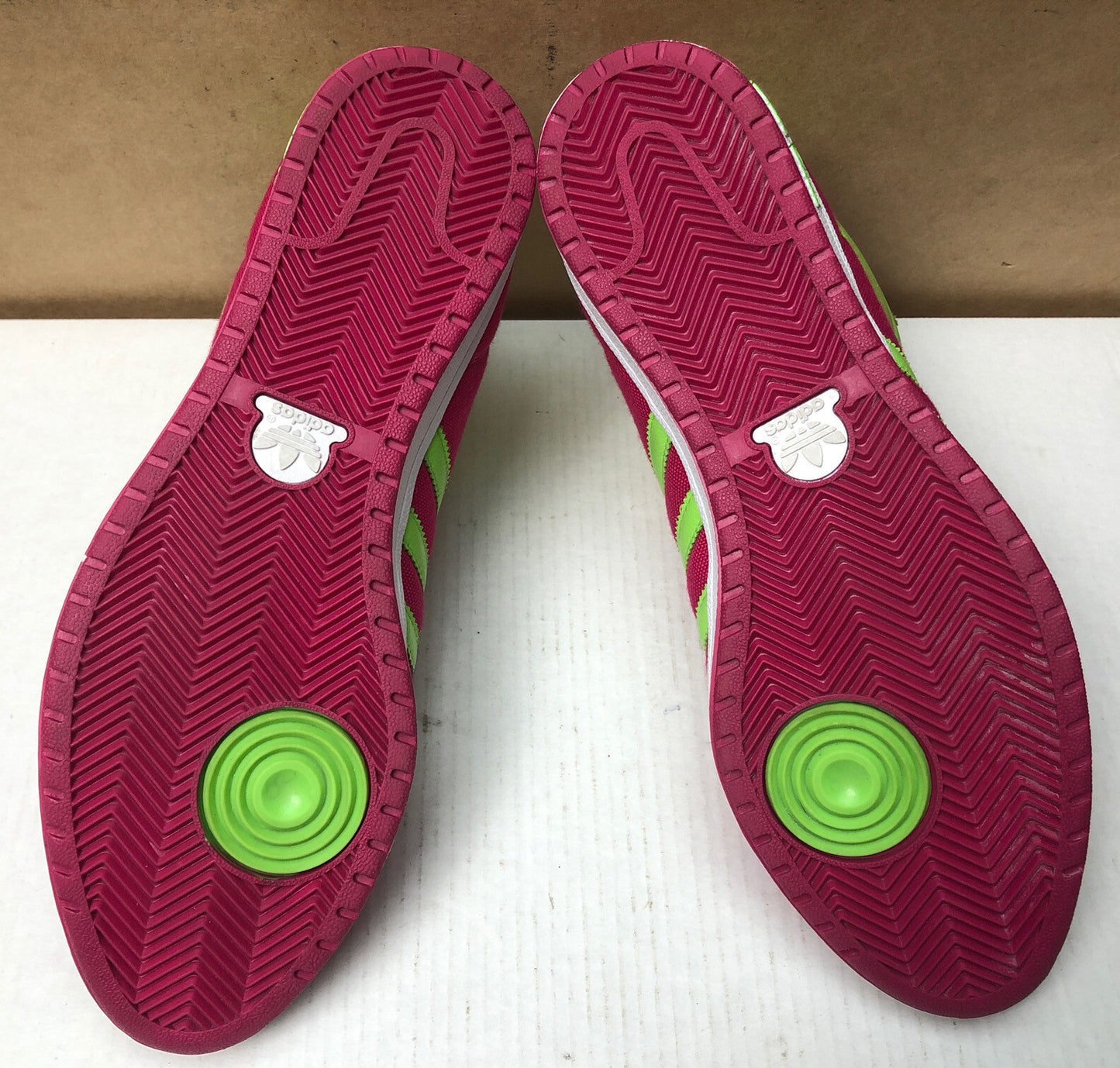 M779 Adidas Sleek Series Ladies Retro sneakers shoes Pink & Green US 9 UK 7 1/2