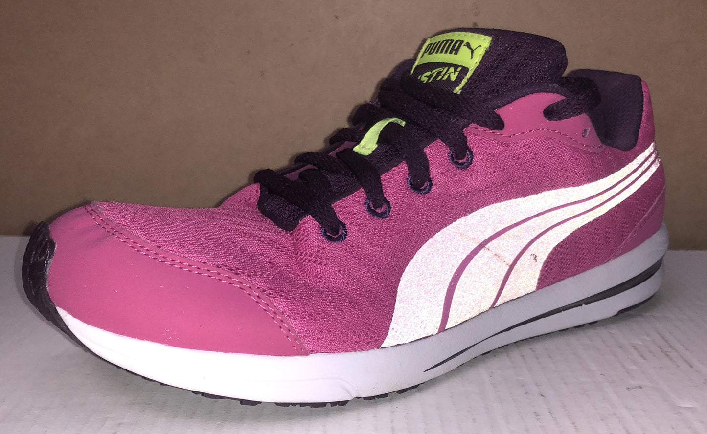M744 Puma Ladies Running sneakers shoes Pink US 7 UK 4 1/2 New Never Worn
