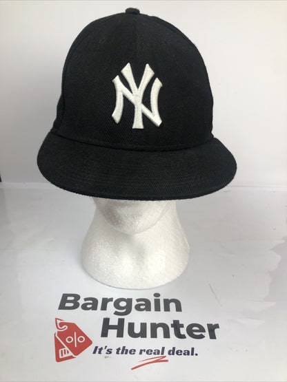 F172 New Yorks Yankees Baseball Cap In Good Condition Sizing 7 / 55.8cm
