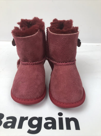 M746 UGG Australia Girls Kids Boots Wool Insole Red Sizing 3 - 4 VGC