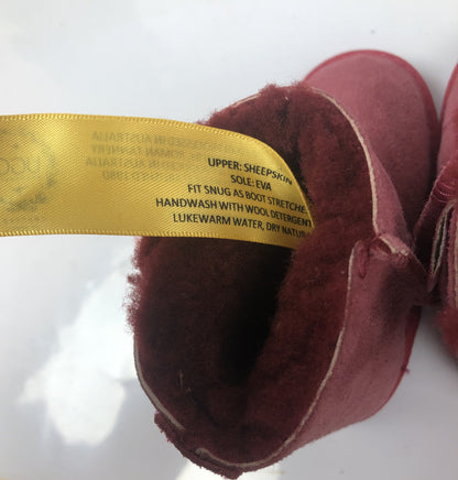 M746 UGG Australia Girls Kids Boots Wool Insole Red Sizing 3 - 4 VGC