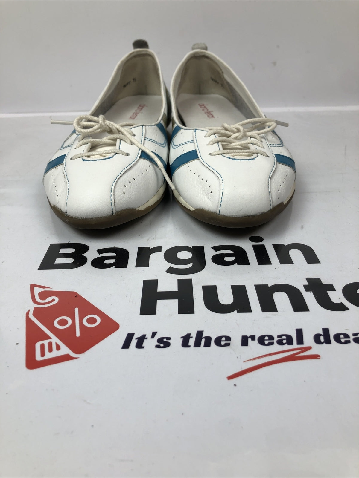 F302 DIANA FERRARI Super Soft White Leather Flats- Size 7 1/2 US- VGC