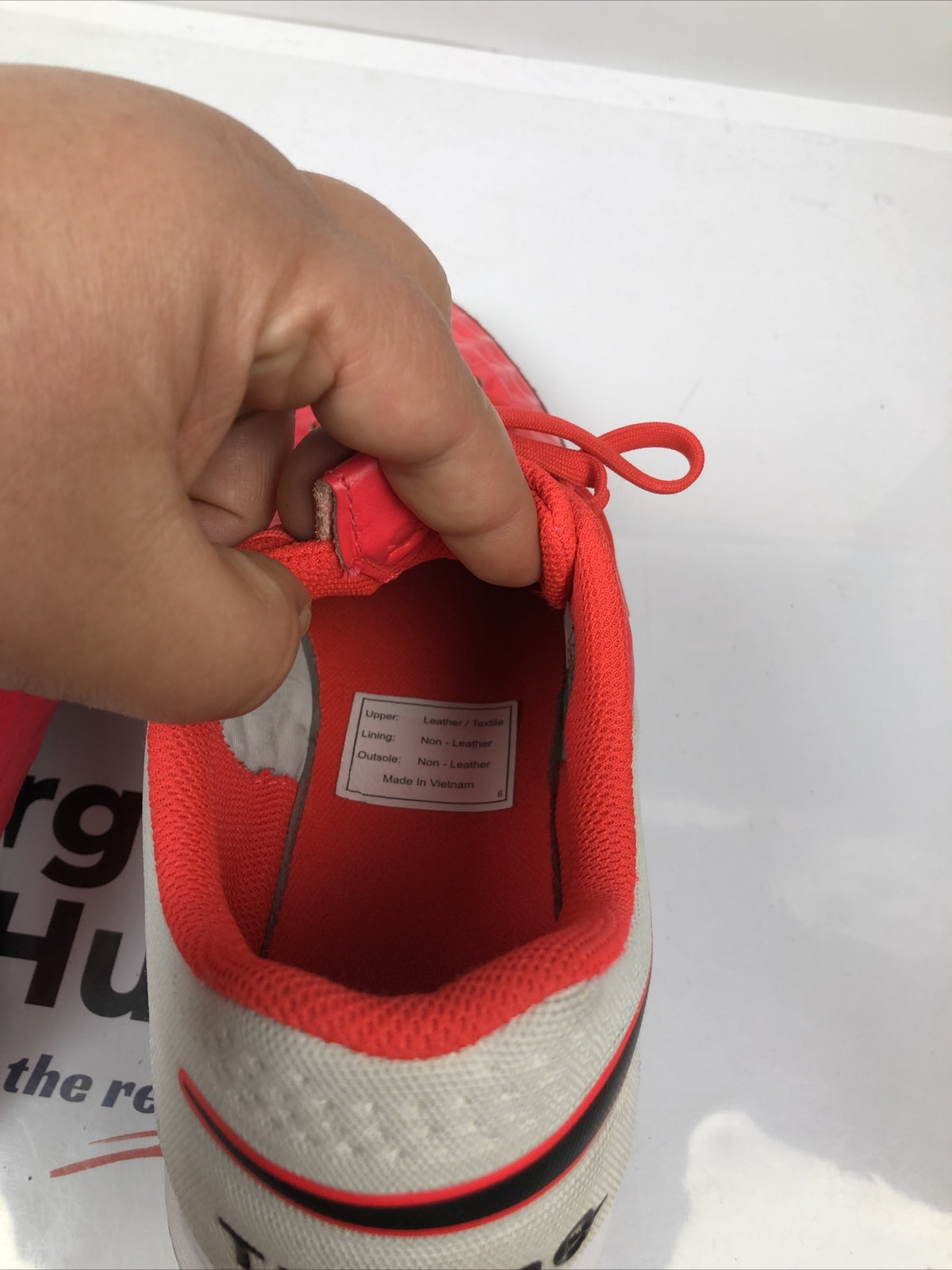F299 Men's NIKE Tiempo Red Size 10.5 US Shoes In Good Condition