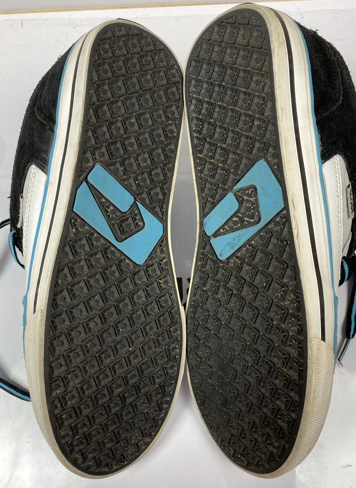 F343 Men's Globe Rage Size 13 US Shoes In Good Condition