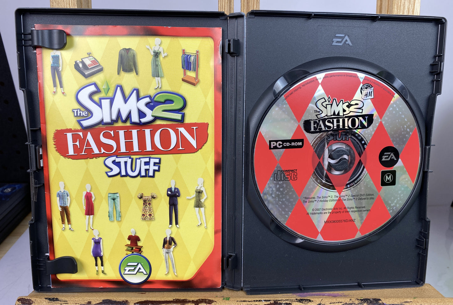 3304 The Sims Fashion Stuff Expansion Pack PC complete Game In Good Condition