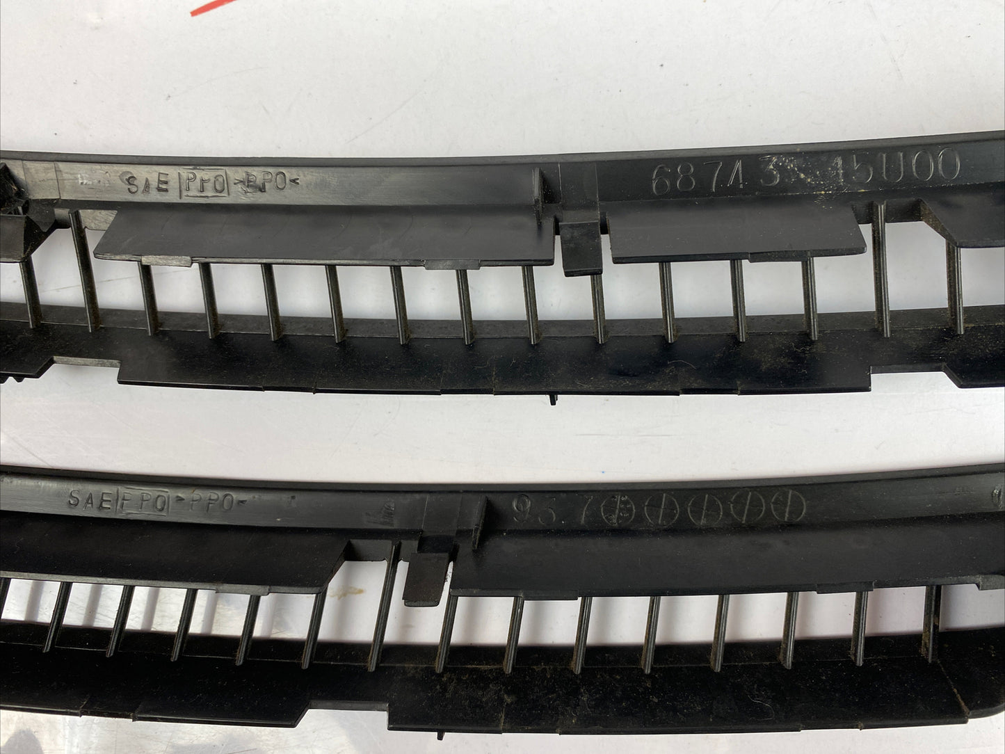 Nissan 1994 Series 1 Front Air Vent In Good Condition