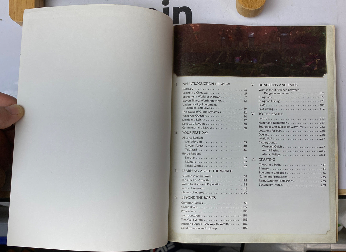 2080 World Of War Craft Beginner's Game Guide Book In Good Condition