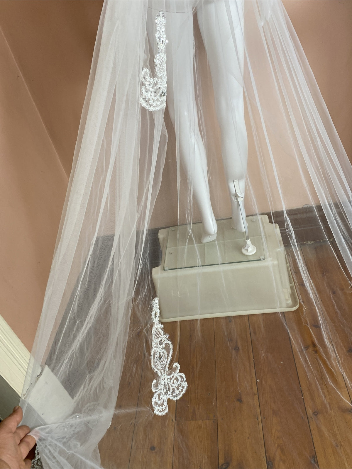 Cathedral Ivory Soft Tull Lace Wedding 3 Meter Veil Two Tier Appliqued In VGC