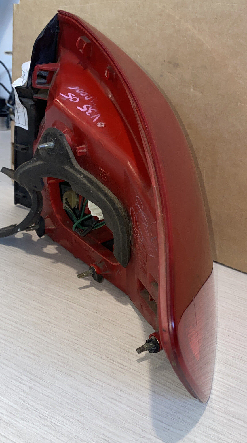 4069 Nissan Skyline V35 REAR LEFT HAND Tail Light INFINITI G35 SEDAN 05 06