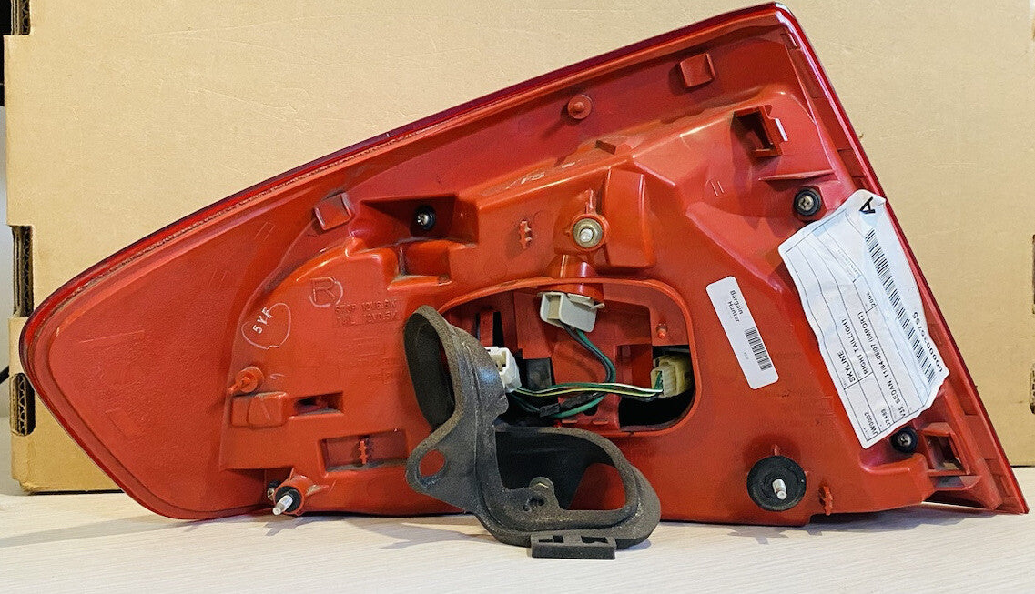 4059 Nissan Skyline V35 REAR RIGHT HAND Tail Light INFINITI G35 SEDAN 05 06
