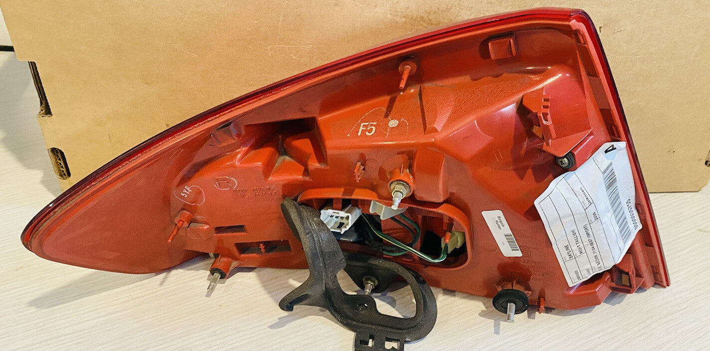 4059 Nissan Skyline V35 REAR RIGHT HAND Tail Light INFINITI G35 SEDAN 05 06