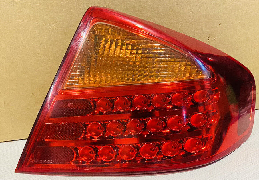 4052 Nissan Skyline V35 REAR RIGHT HAND Tail Light INFINITI G35 SEDAN 05 06