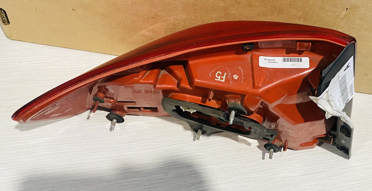 4064 Nissan Skyline V35 REAR RIGHT HAND Tail Light INFINITI G35 SEDAN 05 06