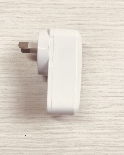 Hub AC2A16 USB Power Supply 1.0A / 2.1A 240v AU Plug In Good Condition 3118