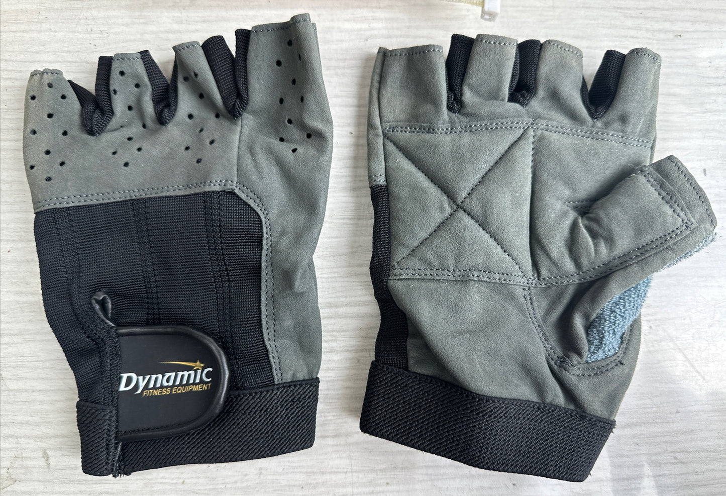 Gym Dynamic Glove Pair- Black Size - XL New Old Stock