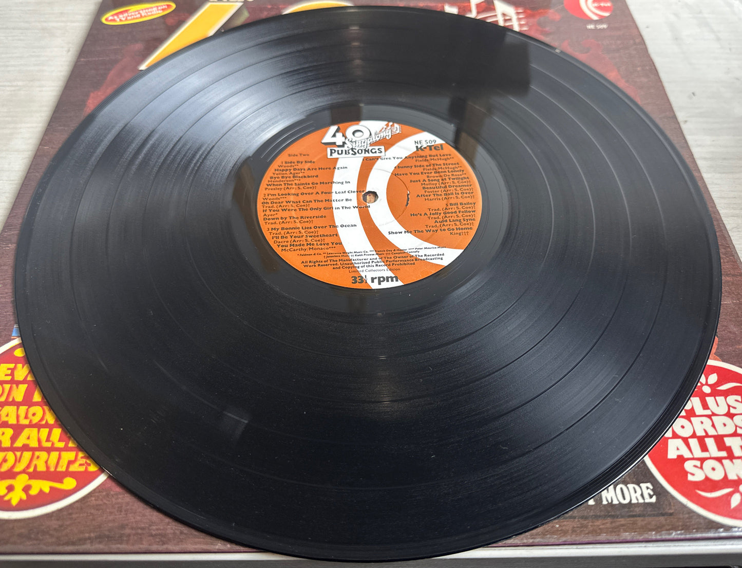 40 Singalong Pub Songs - Vinyl Record - In VGC 4516