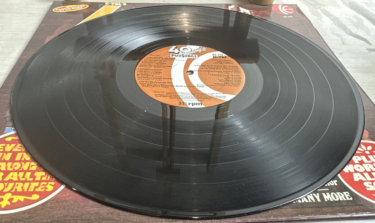40 Singalong Pub Songs - Vinyl Record - In VGC 4516