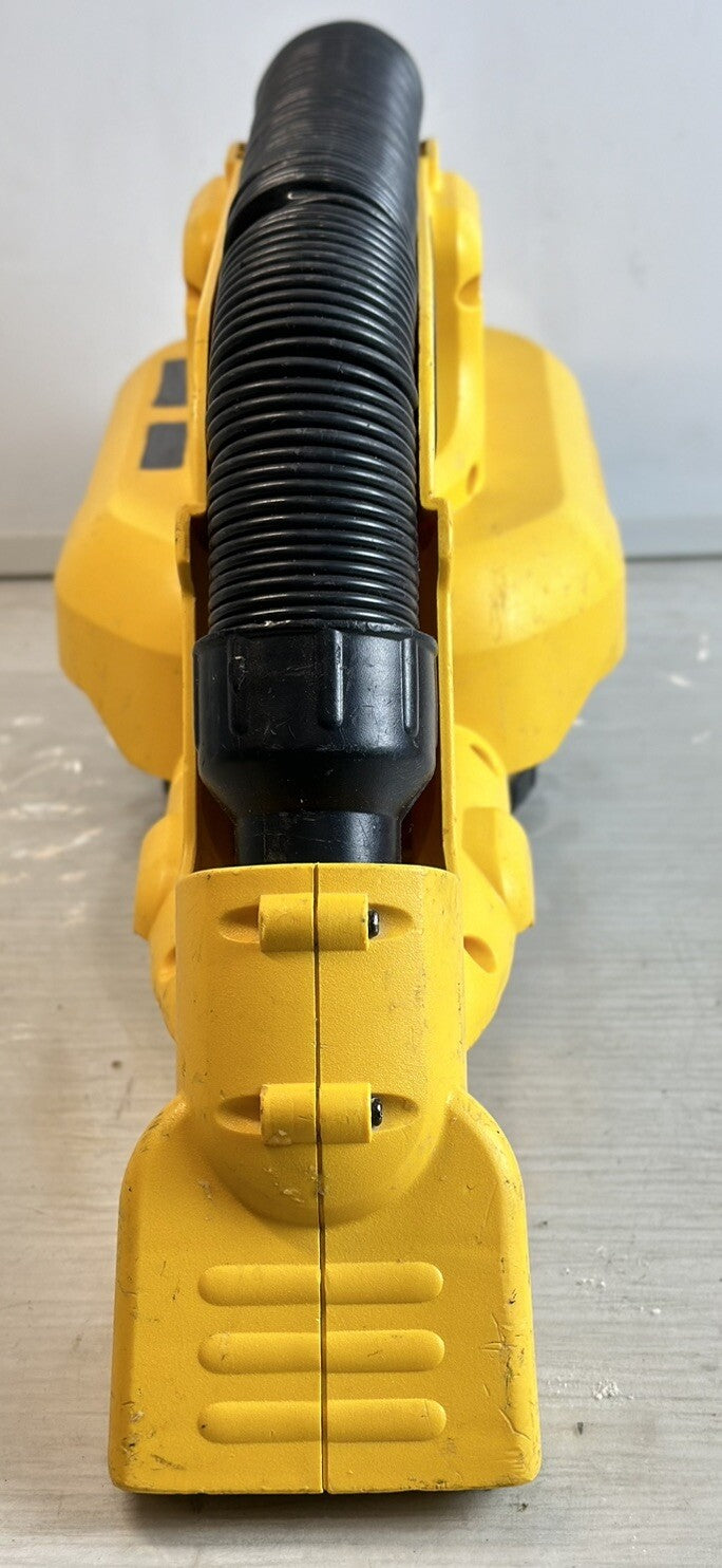 DEWALT 18v DC515 Wet / Dry Vacuum SOLD AS PARTS ONLY In Good Condition 4934