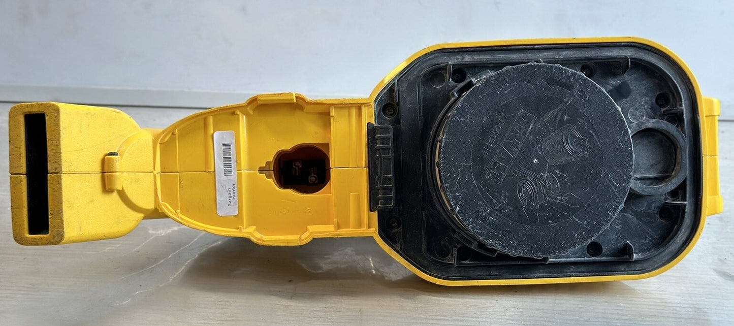 DEWALT 18v DC515 Wet / Dry Vacuum SOLD AS PARTS ONLY In Good Condition 4934