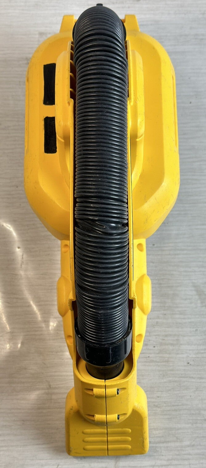 DEWALT 18v DC515 Wet / Dry Vacuum SOLD AS PARTS ONLY In Good Condition 4934