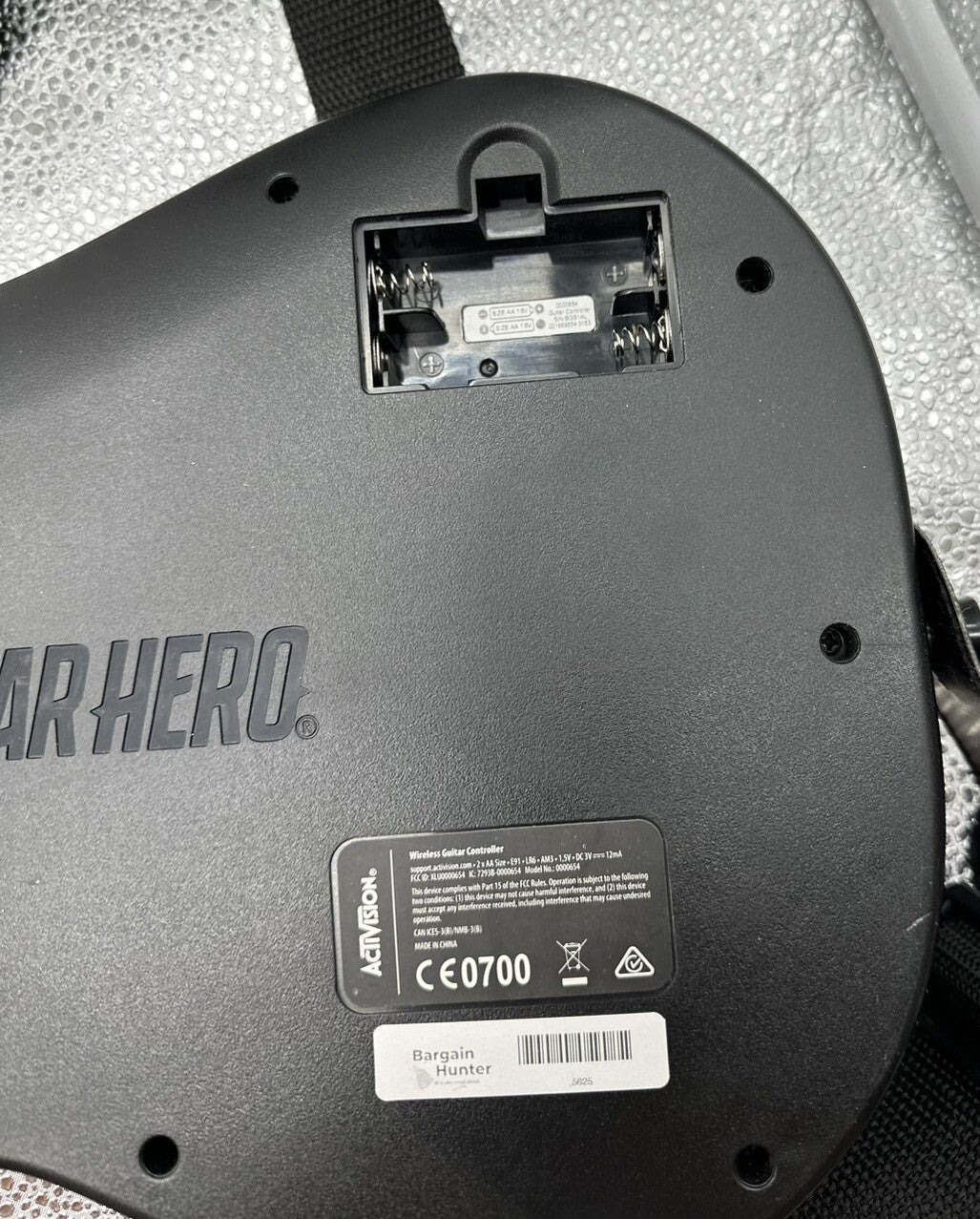 Black Guitar Hero Guitar NO USB DONGLE In Good Cond 0000654 XboxOne PS3 PS4 Xbox