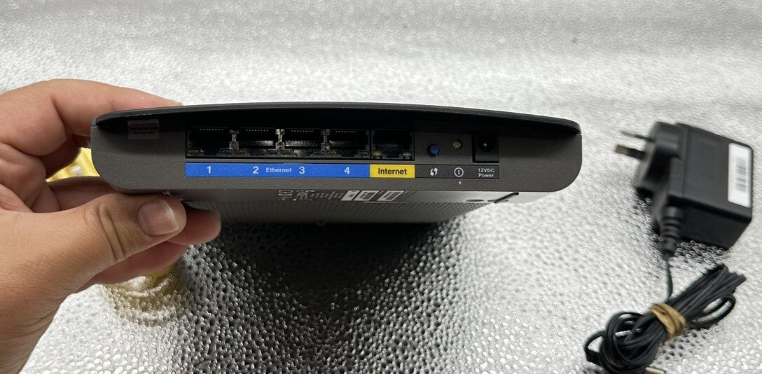 Linksys EA2700 Dual Band N600 Router WiFi Homebase 300Mbps Cisco In GC 5845