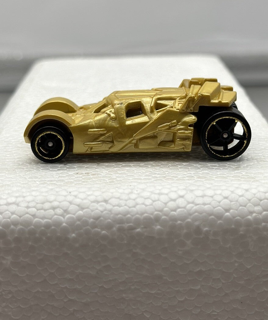 Hot Wheels DC Comics Dark Knight Batman Gold Batmobile Car S15 R9865 1/64 Scale