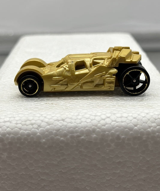 Hot Wheels DC Comics Dark Knight Batman Gold Batmobile Car S15 R9865 1/64 Scale