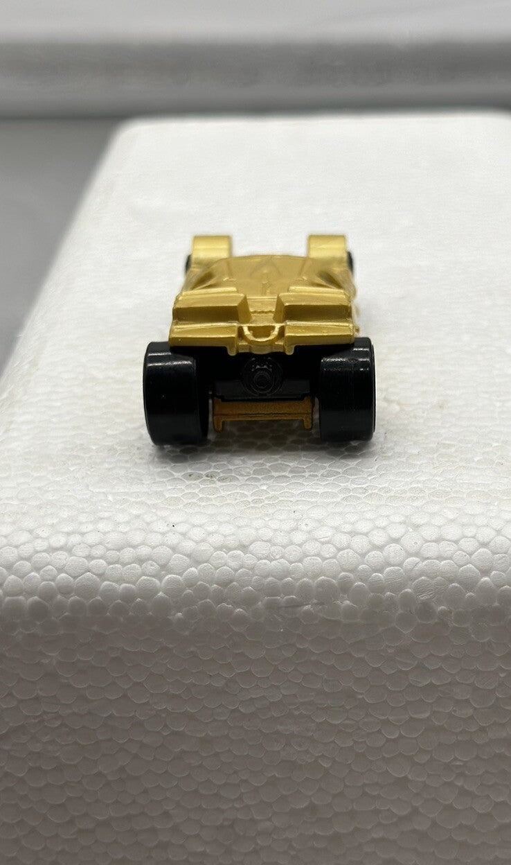 Hot Wheels DC Comics Dark Knight Batman Gold Batmobile Car S15 R9865 1/64 Scale