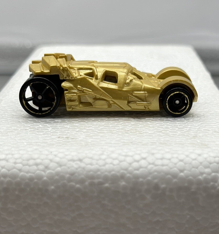 Hot Wheels DC Comics Dark Knight Batman Gold Batmobile Car S15 R9865 1/64 Scale