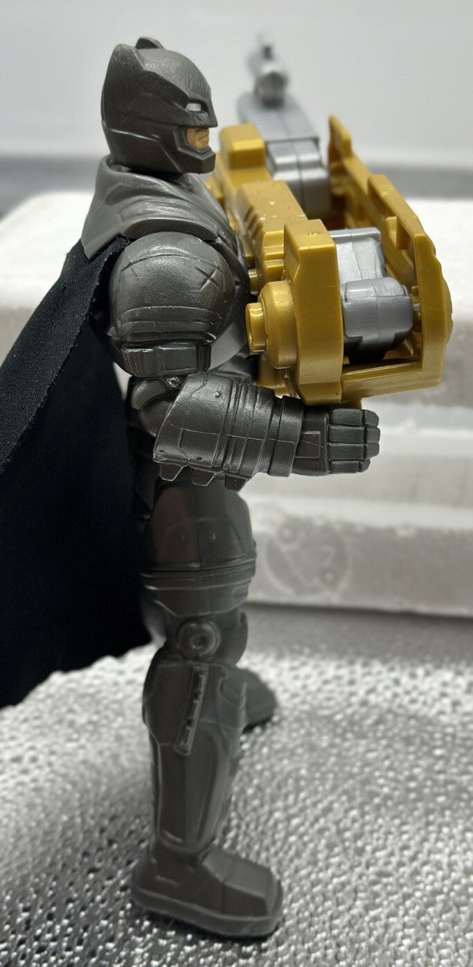 Batman Action Figure DC Comics Mattel 2015 7" #DKN77 In Ok Condition 4783
