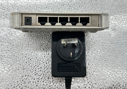 Netgear Router Model FS605 v3 - In Good Condition 4924