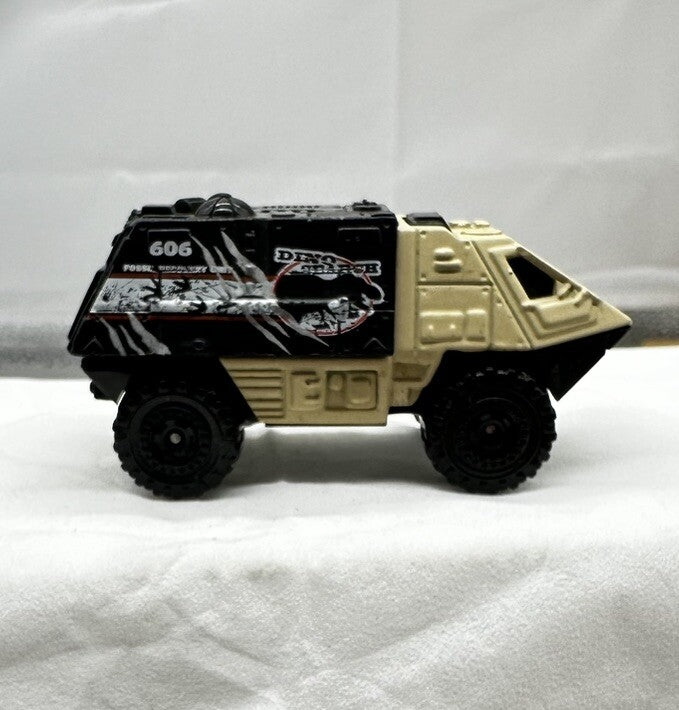 Matchbox 2009 Armored Response Vehicle Tan Dino Adventure - 4848