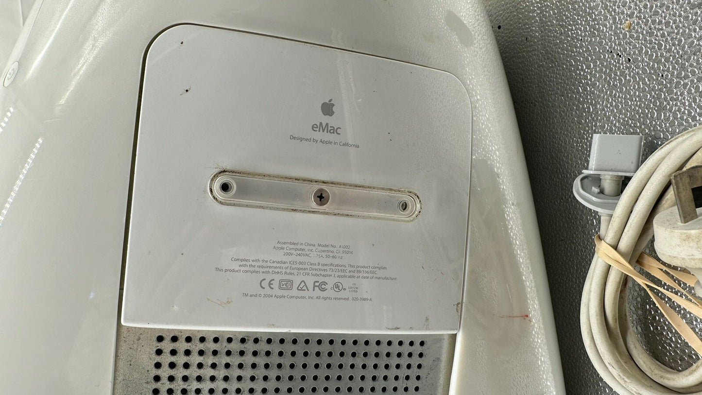 Vintage Apple All-in-One PC eMac A1002 1.42GHz 512MB DDR 80GB HDD 17.0" 4997