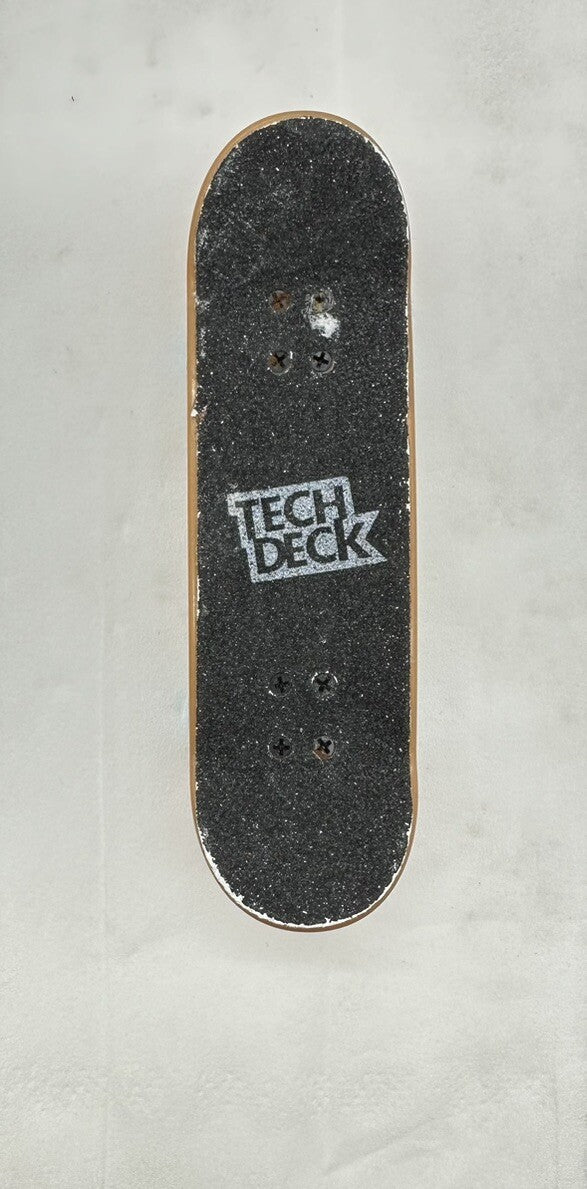 TECH DECK - Mini Skateboard Fingerboard 9.6cm In Good Condition 4935