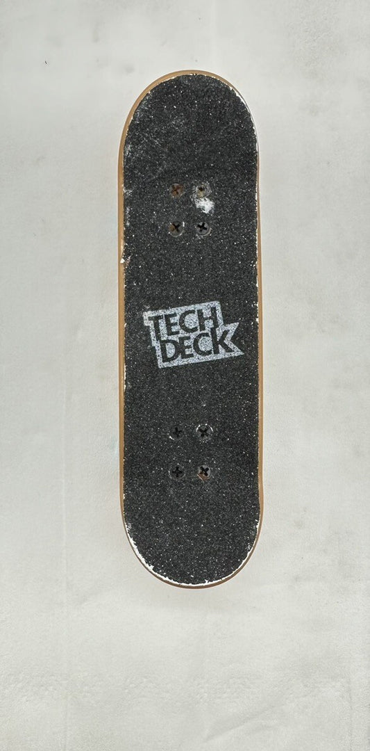 TECH DECK - Mini Skateboard Fingerboard 9.6cm In Good Condition 4935