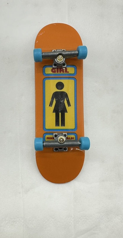 TECH DECK - Mini Skateboard Fingerboard 9.6cm In Good Condition 4935