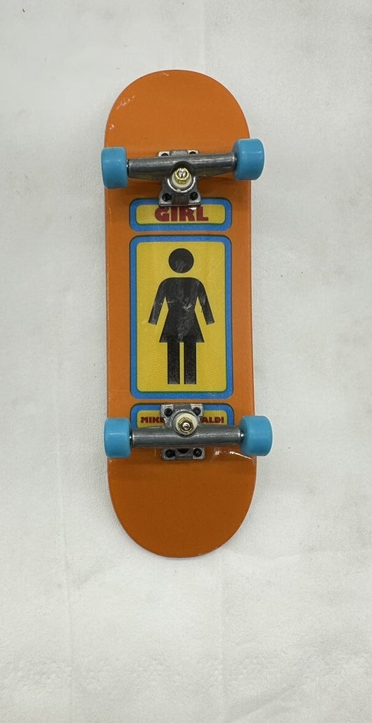 TECH DECK - Mini Skateboard Fingerboard 9.6cm In Good Condition 4935