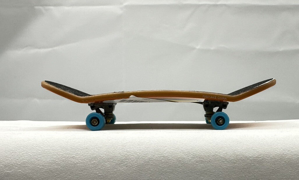 TECH DECK - Mini Skateboard Fingerboard 9.6cm In Good Condition 4935