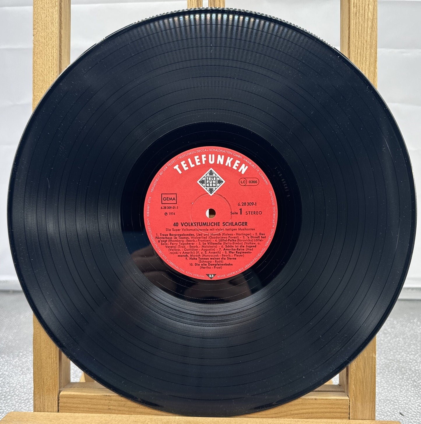 40 Volkstumliche Schlager - Vinyl Record In Good Condition 5662
