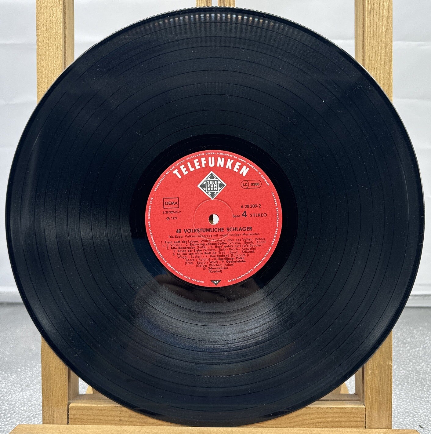 40 Volkstumliche Schlager - Vinyl Record In Good Condition 5662