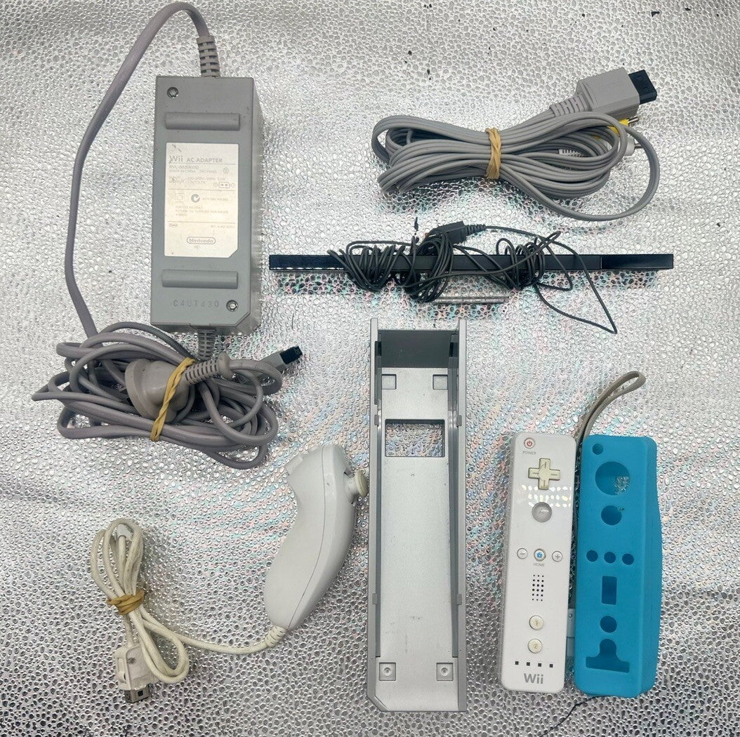 Nintendo Wii Console Model RVL-001 PAL + Controller + Cables 6327