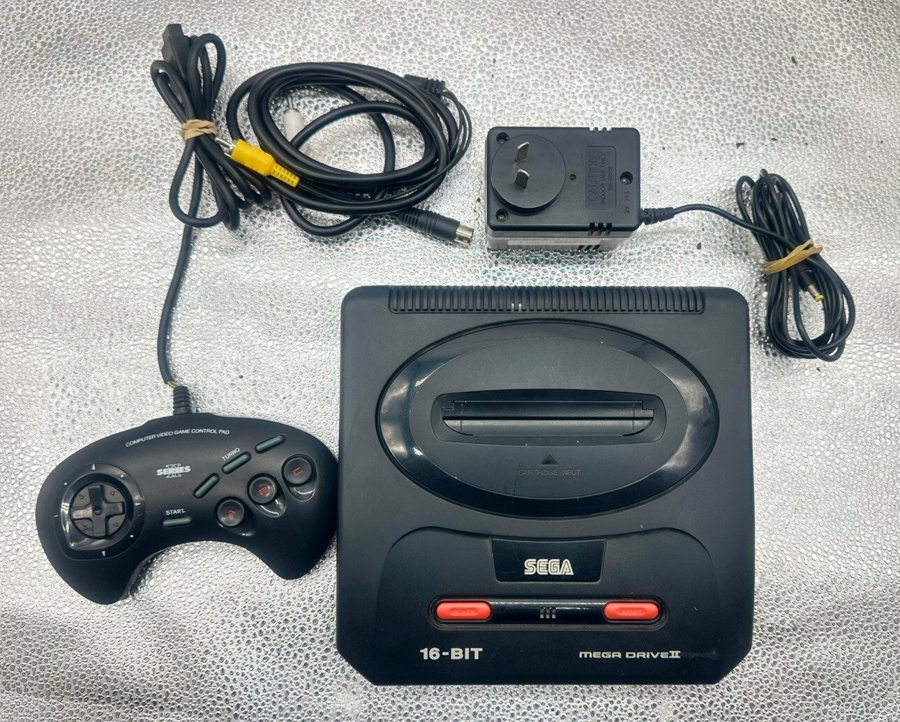 Sega Mega Drive 2 Console Model MK-1631-50 PAL + Controller + Cables 2972