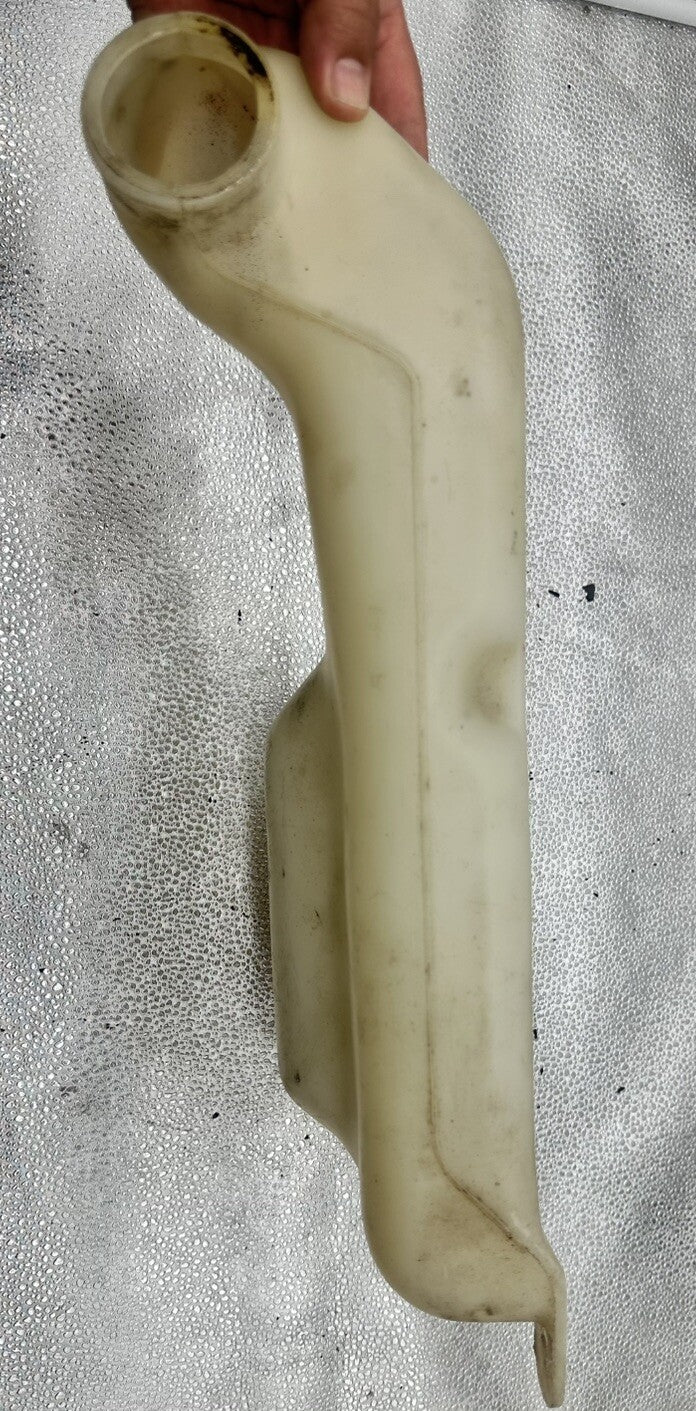 GENUINE NISSAN R31 SKYLINE FRONT WINDSCREEN WASHER BOTTLE/RESERVOIR/PUMP 6030