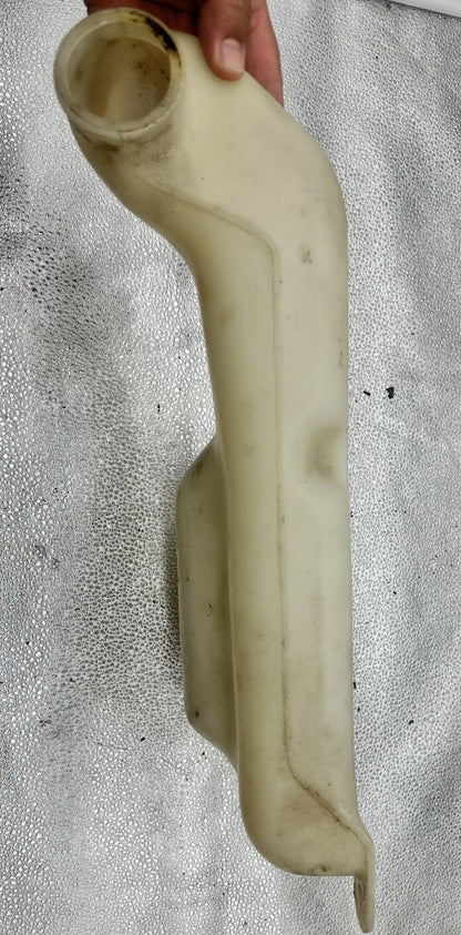 GENUINE NISSAN R31 SKYLINE FRONT WINDSCREEN WASHER BOTTLE/RESERVOIR/PUMP 6030