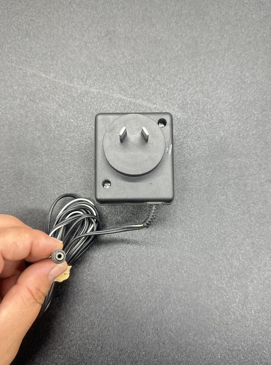 Genuine GMC Power Adapter Model Q01537 In Good Condition 4681