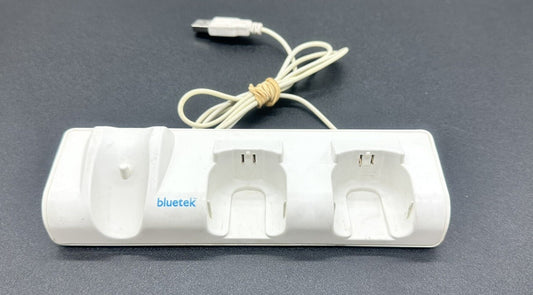 Nintendo Wii Bluetek Dual Docking Station Controller Charger NO BATTERIES 3514