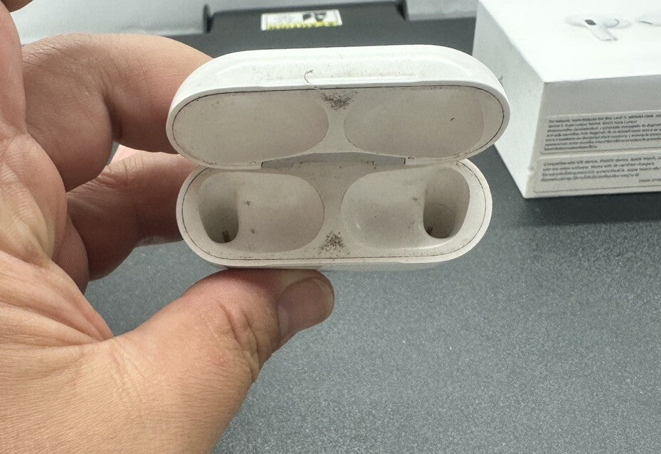 MWP22ZA/A Airpods PRO WITH WIRELESS CHARGING CASE SOLD AS PARTS