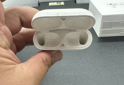MWP22ZA/A Airpods PRO WITH WIRELESS CHARGING CASE SOLD AS PARTS